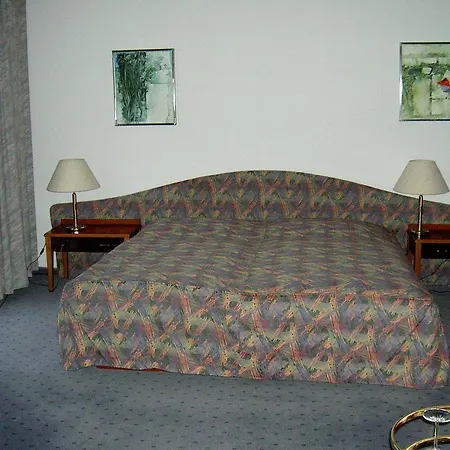 Hotel Club Praha Prŭhonice