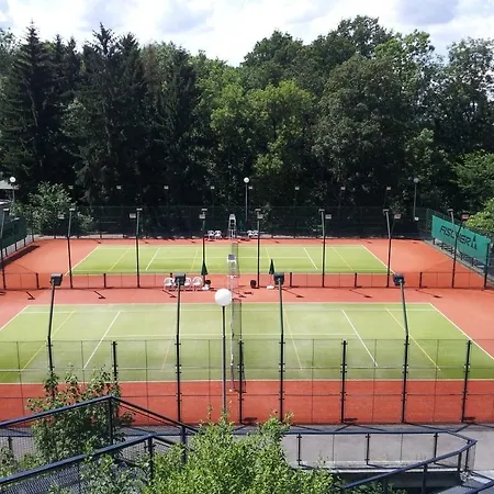 Hotel Club Praha Prŭhonice